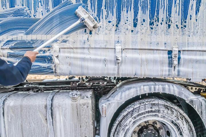 Nettoyage de camion Laval